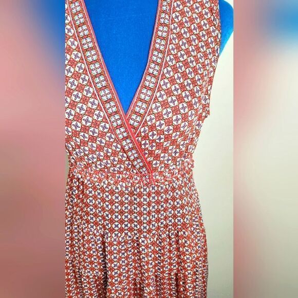 MAX STUDIO Summer Midi Tiered Dress Size  S Surplice Sleeveless Textured Jersey - Picture 2 of 5